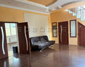 Дом 450м², 3-этажный, на длительный срок,