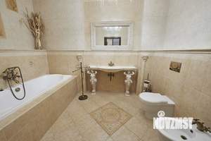 Коттедж 680м², 2-этажный, участок 15 сот.