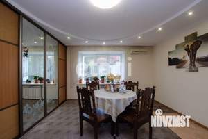 Дом 350м², 3-этажный, участок 10 сот.