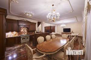 Коттедж 680м², 2-этажный, участок 15 сот.