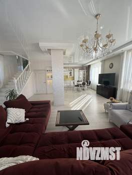 Коттедж 320м², 3-этажный, участок 6 сот.