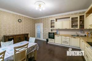 Дом 540м², 3-этажный, участок 710 сот.