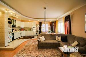 Дом 500м², 3-этажный, участок 10 сот.