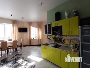 Коттедж 250м&sup2;, 3-этажный, на длительный срок, 