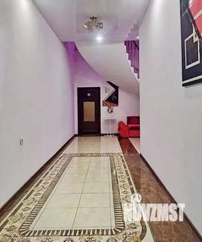 Дом 300м&sup2;, 2-этажный, посуточно, 