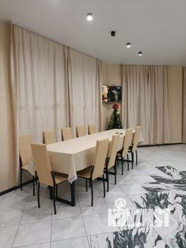 Коттедж 250м&sup2;, 3-этажный, на длительный срок, 