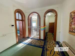 Дом 400м&sup2;, 3-этажный, на длительный срок, 