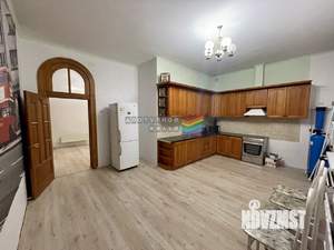 Дом 400м&sup2;, 3-этажный, на длительный срок, 