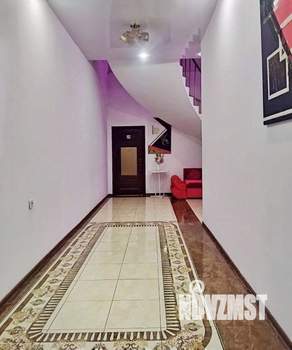 Дом 300м&sup2;, 2-этажный, посуточно, 