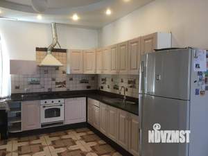 Коттедж 297м&sup2;, 2-этажный, на длительный срок, 