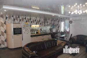 Дом 160м&sup2;, 2-этажный, участок 6 сот.  