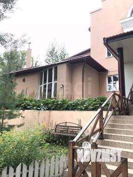 Дом 857м&sup2;, 3-этажный, участок 15 сот.  