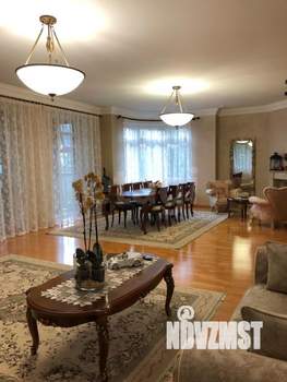 Дом 688м², 2-этажный, участок 30 сот.  