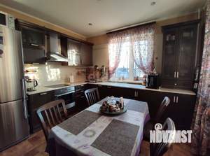 Дом 230м&sup2;, 2-этажный, участок 4 сот.  