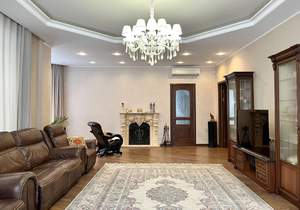 Дом 341м&sup2;, 2-этажный, участок 15 сот.  