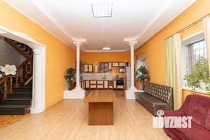 Дом 377м&sup2;, 3-этажный, участок 8 сот.  