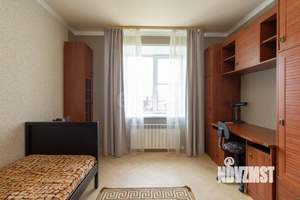 Дом 242м², 3-этажный, участок 20 сот.  