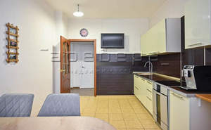 Дом 200м&sup2;, 2-этажный, участок 6 сот.  