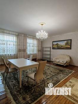 Коттедж 302м², 3-этажный, участок 10 сот.  