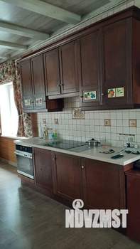Дом 360м², 3-этажный, участок 10 сот.  
