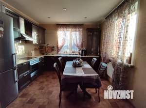 Дом 230м&sup2;, 2-этажный, участок 4 сот.  