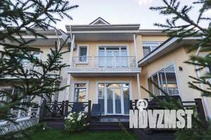 Таунхаус 200м&sup2;, 3-этажный, участок 3 сот.  