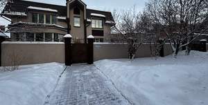 Дом 732м&sup2;, 3-этажный, участок 15 сот.  