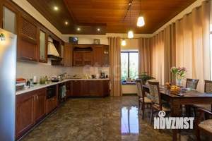 Дом 259м², 3-этажный, участок 11 сот.  