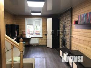 Дом 100м&sup2;, 2-этажный, участок 5 сот.  