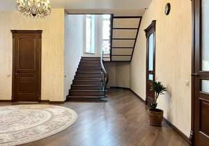 Дом 341м&sup2;, 2-этажный, участок 15 сот.  