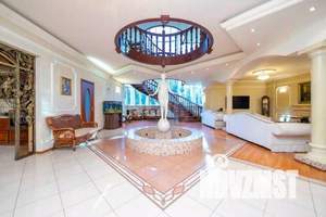 Дом 500м&sup2;, 3-этажный, участок 10 сот.  