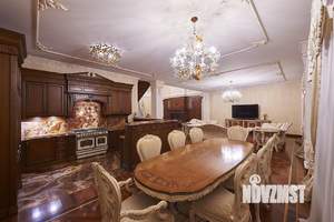 Коттедж 680м², 2-этажный, участок 15 сот.  