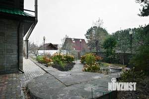 Коттедж 302м&sup2;, 3-этажный, участок 17 сот.  