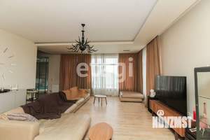 Дом 362м&sup2;, 2-этажный, участок 15 сот.  