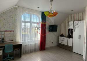 Дом 235м&sup2;, 3-этажный, участок 10 сот.  