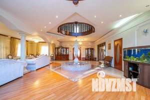 Дом 500м&sup2;, 3-этажный, участок 10 сот.  