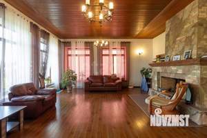 Дом 259м², 3-этажный, участок 11 сот.  