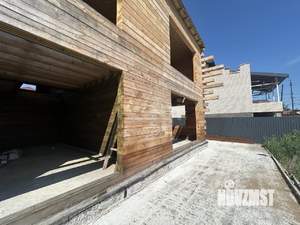 Дом 200м&sup2;, 2-этажный, участок 4 сот.  