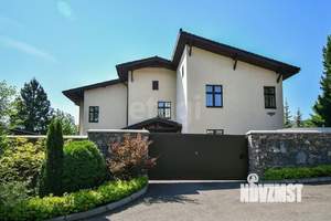 Дом 688м&sup2;, 2-этажный, участок 30 сот.  