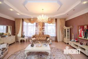 Дом 500м&sup2;, 4-этажный, участок 11 сот.  