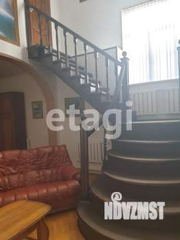 Дом 308м&sup2;, 3-этажный, участок 8 сот.  