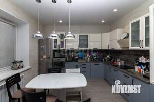 Дом 267м², 3-этажный, участок 9 сот.  