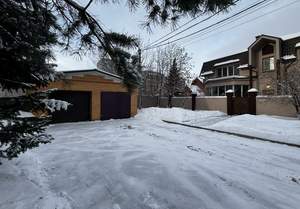 Дом 732м&sup2;, 3-этажный, участок 15 сот.  