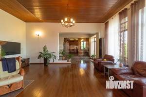 Дом 259м², 3-этажный, участок 11 сот.  