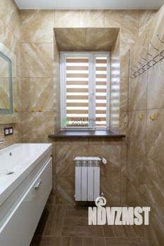 Дом 242м&sup2;, 3-этажный, участок 20 сот.  