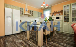 Дом 201м&sup2;, 3-этажный, участок 4 сот.  