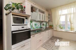 Дом 282м², 3-этажный, участок 10 сот.  