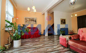 Дом 201м&sup2;, 3-этажный, участок 4 сот.  