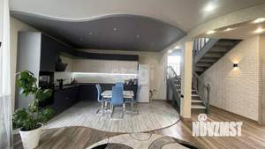 Дом 215м&sup2;, 2-этажный, участок 6 сот.  