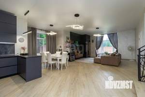 Дом 230м&sup2;, 3-этажный, участок 7 сот.  